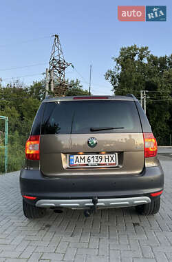 Внедорожник / Кроссовер Skoda Yeti 2011 в 