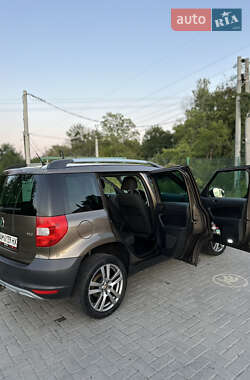 Внедорожник / Кроссовер Skoda Yeti 2011 в 