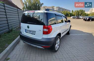 Внедорожник / Кроссовер Skoda Yeti 2013 в 