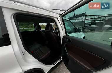 Внедорожник / Кроссовер Skoda Yeti 2015 в 
