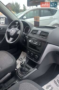 Внедорожник / Кроссовер Skoda Yeti 2015 в 