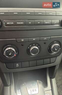 Внедорожник / Кроссовер Skoda Yeti 2010 в 