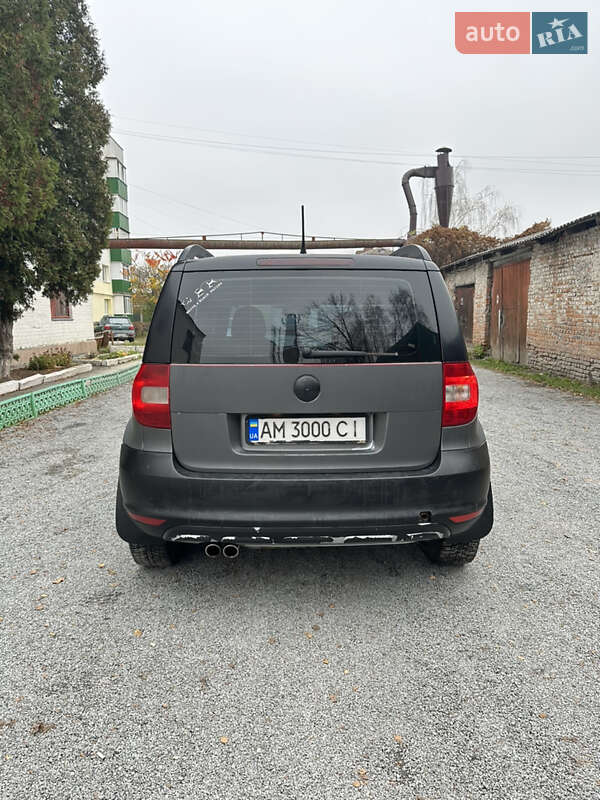 Внедорожник / Кроссовер Skoda Yeti 2013 в Звягеле