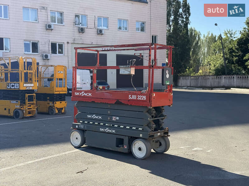 Ножничный подъемник Skyjack SJ 2020 в Киеве
