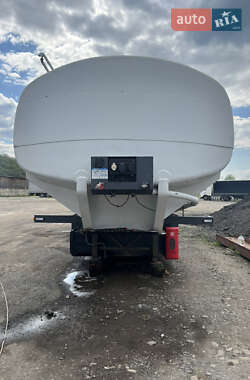 Цистерна напівпричіп Slisko CM-1-4-S/30 2006 в Мукачевому