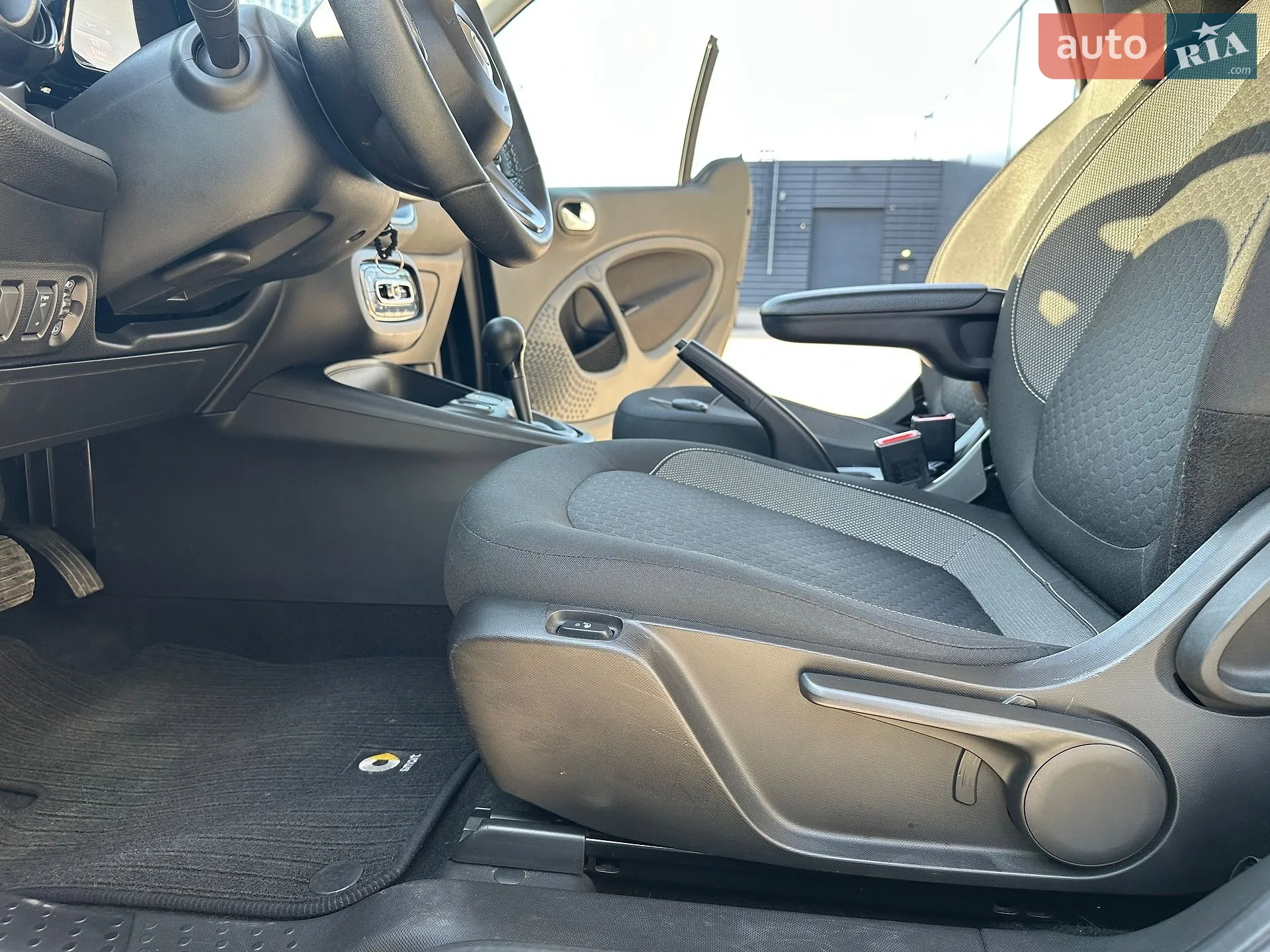 2021 Smart Fortwo - мініатюра 25