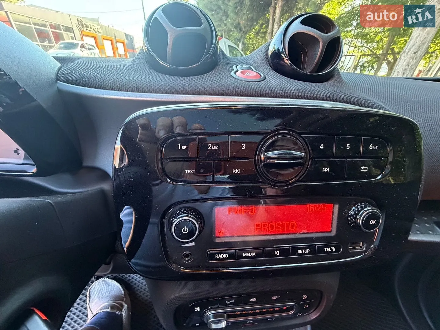 2019 Smart Fortwo - мініатюра 18