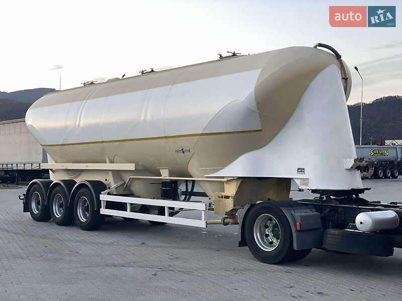 Цементовоз Spitzer SF 1998 в Хусті