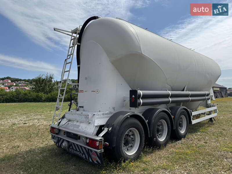 Цементовоз Spitzer SF 2004 в Черновцах