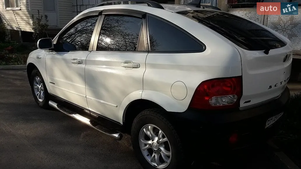 2010 SsangYong Actyon - мініатюра 2