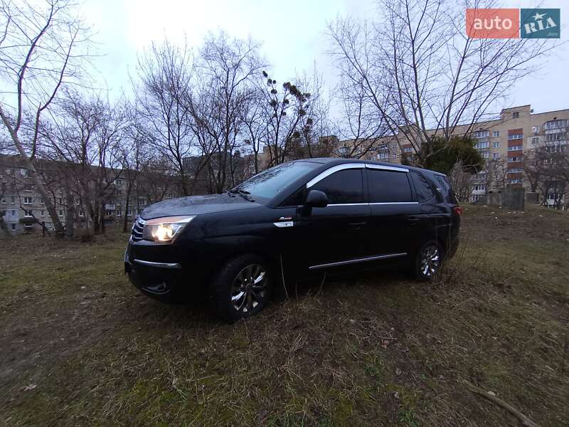 Минивэн SsangYong Korando Turismo 2015 в Киеве