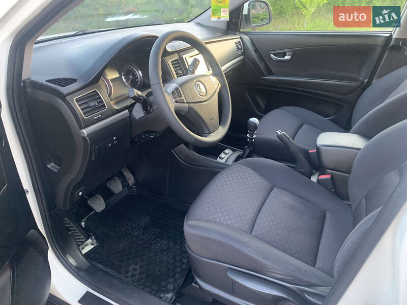 Позашляховик / Кросовер SsangYong Korando 2011 в Чернівцях