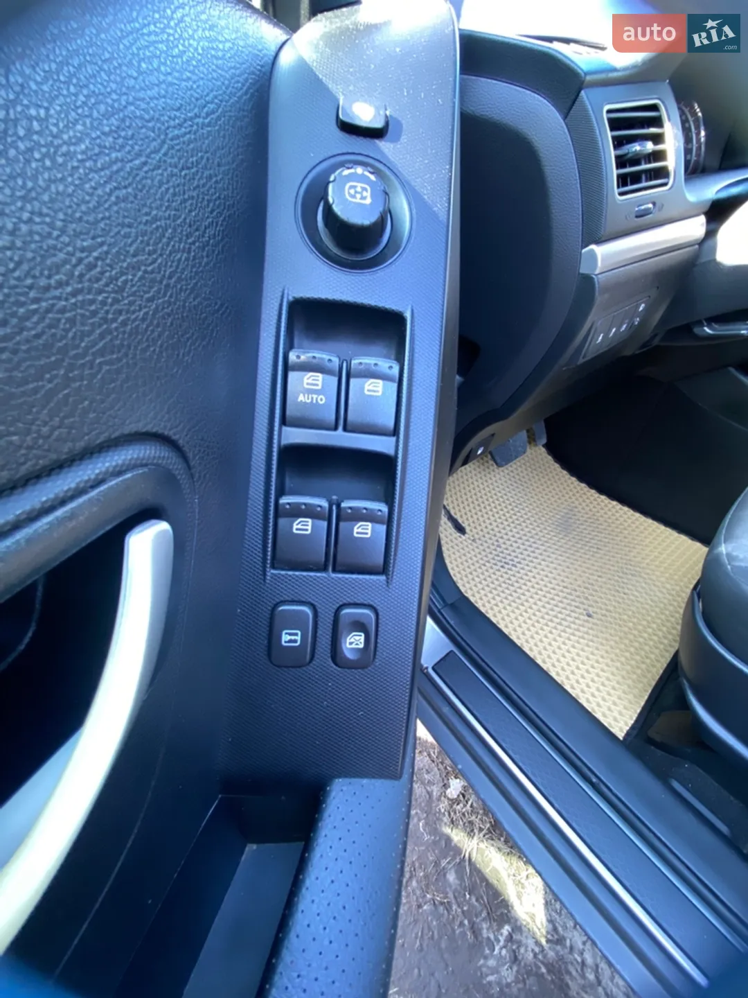 2011 SsangYong Korando - мініатюра 15