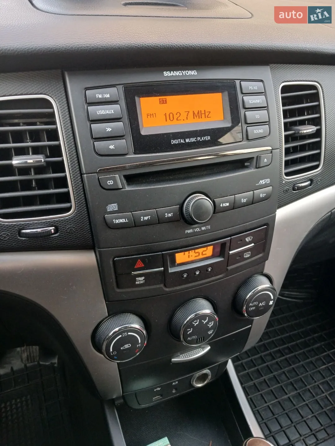2011 SsangYong Korando - мініатюра 4