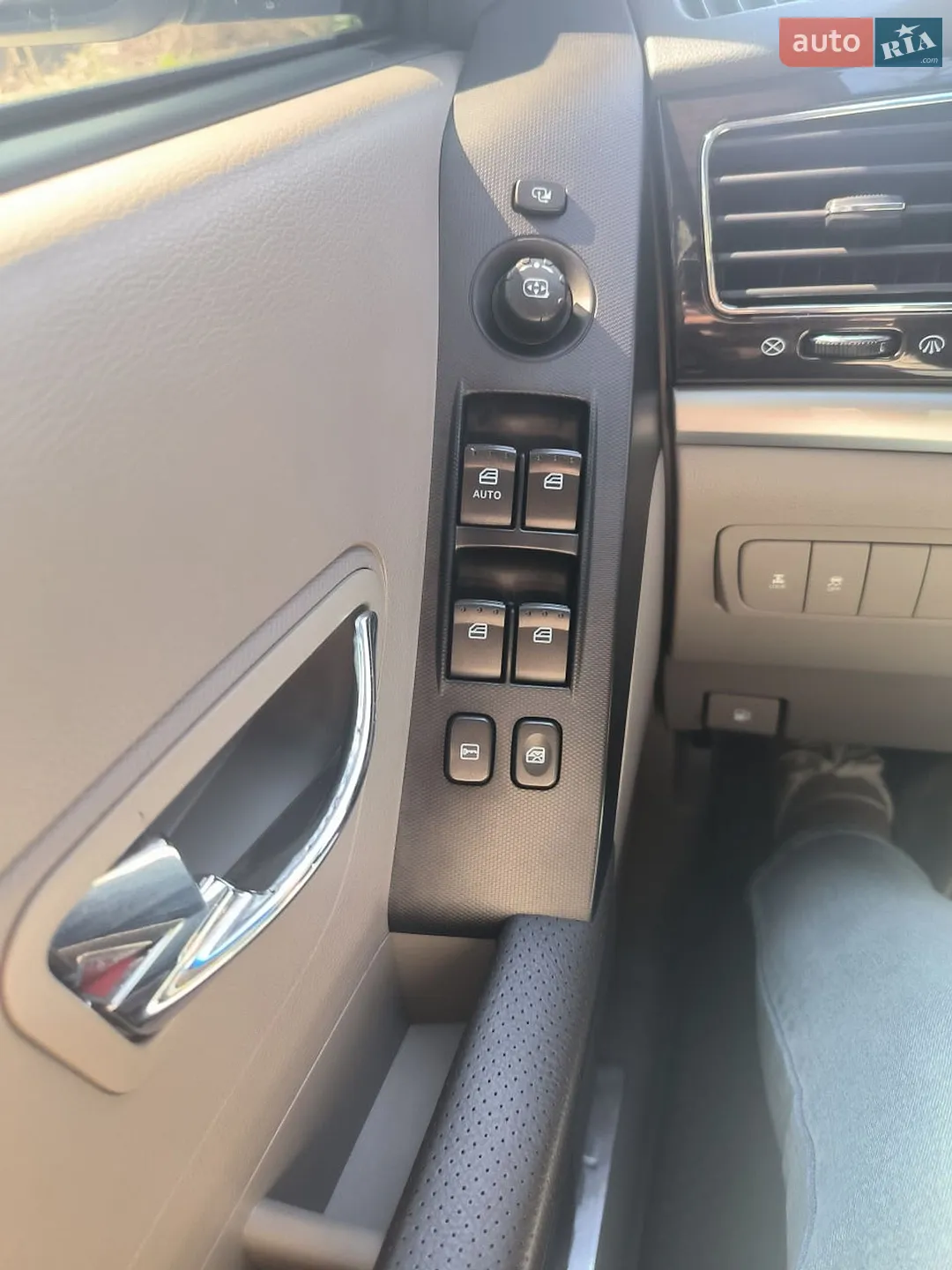2011 SsangYong Korando - мініатюра 3