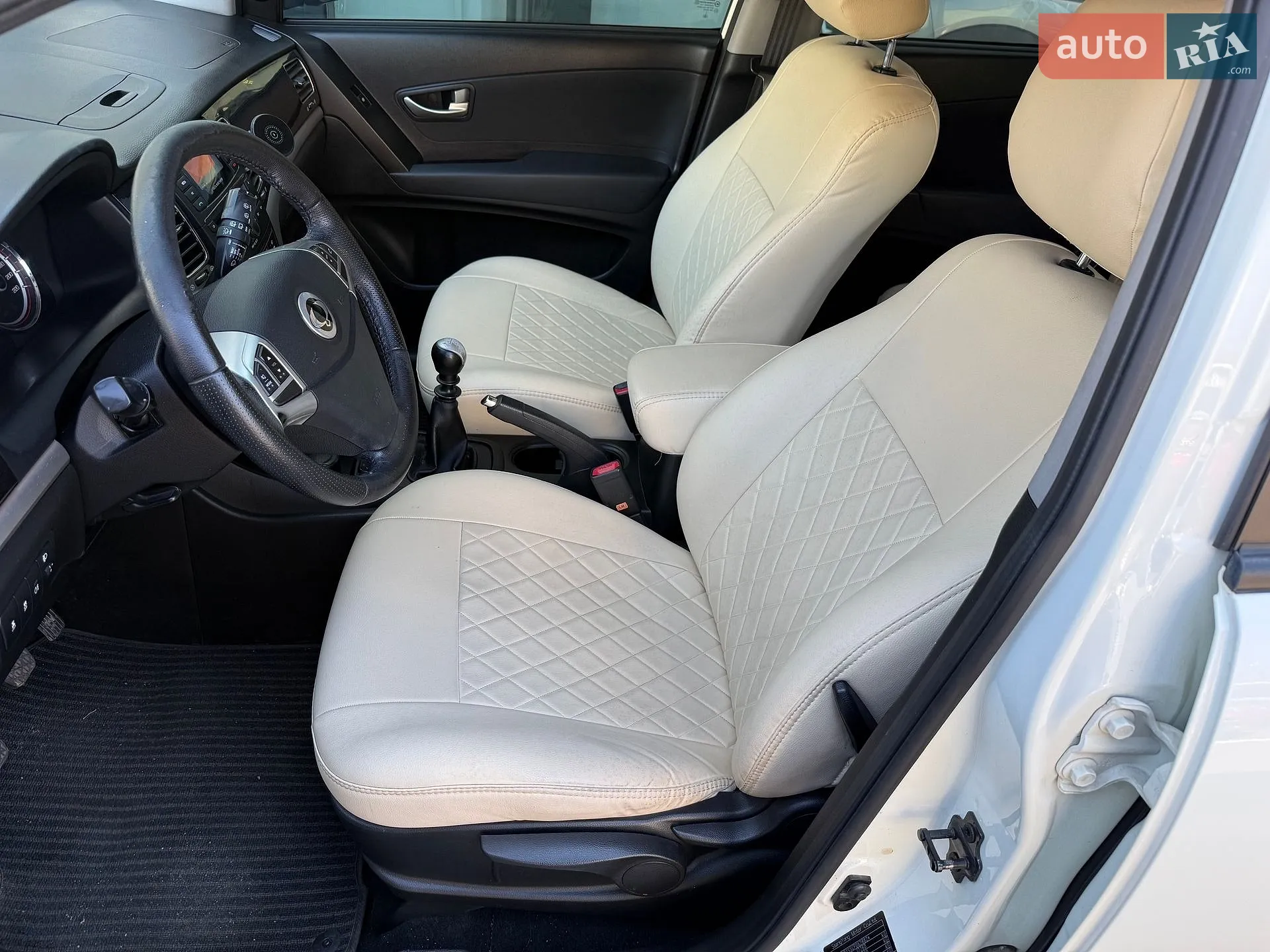 2012 SsangYong Korando - мініатюра 11
