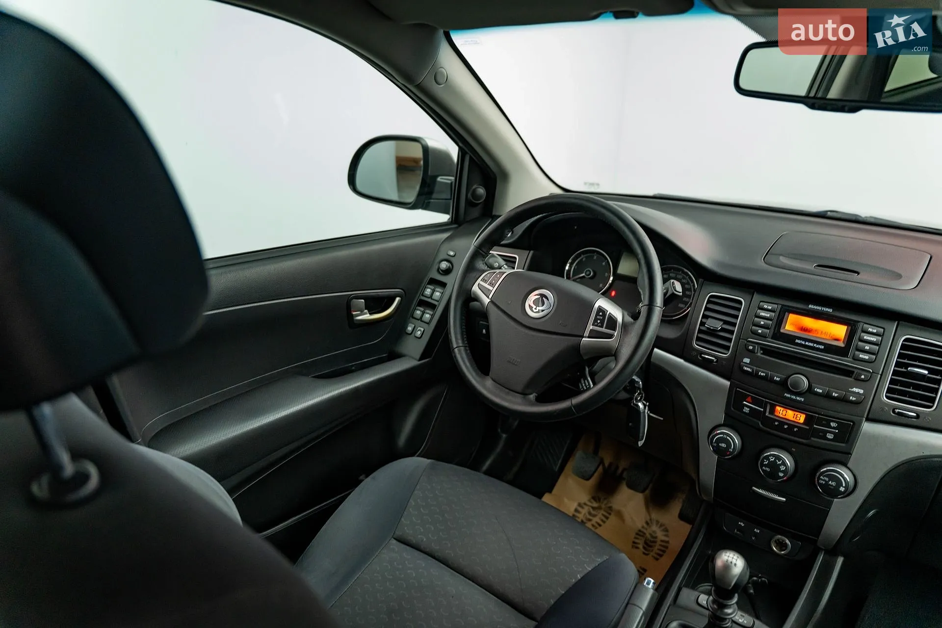 2011 SsangYong Korando - мініатюра 12