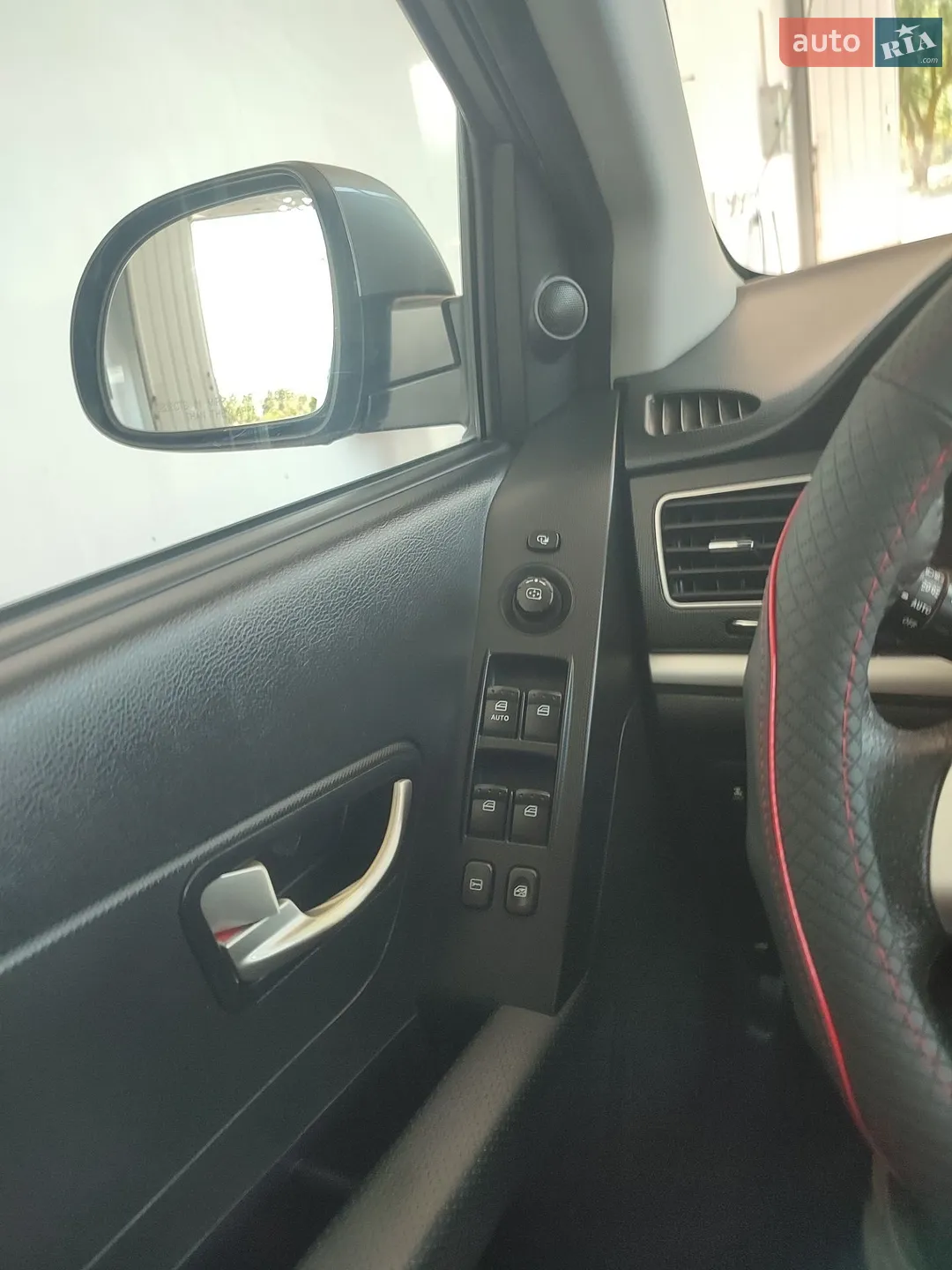 2011 SsangYong Korando - мініатюра 18