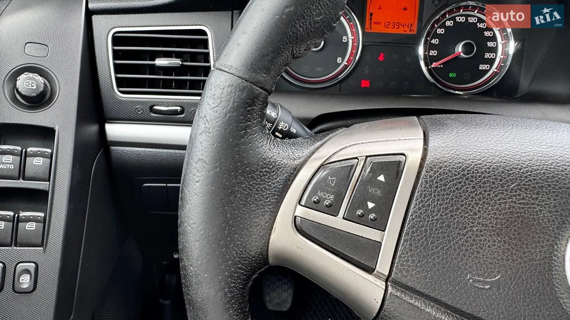 2011 SsangYong Korando - мініатюра 22