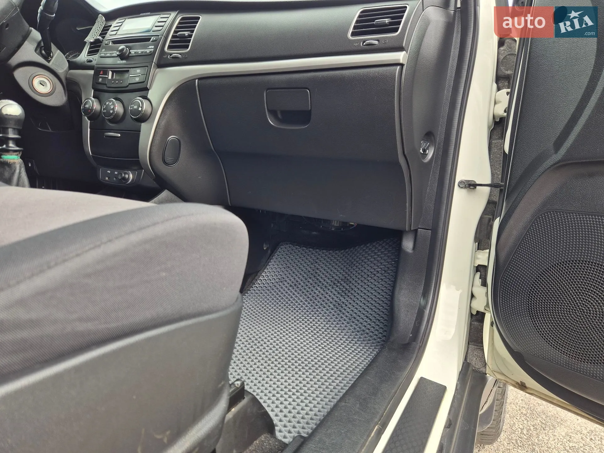 2012 SsangYong Korando - мініатюра 32