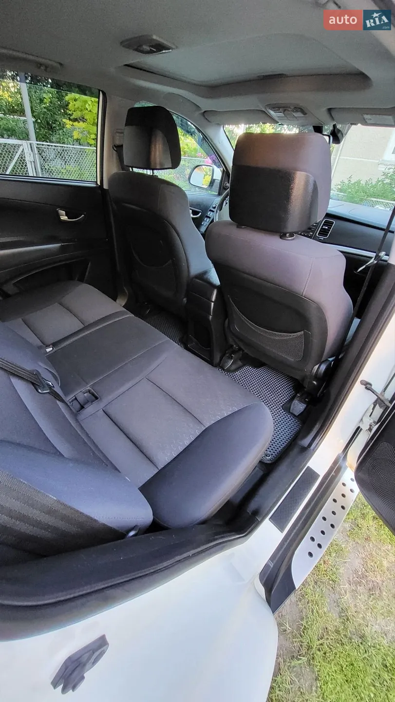 2011 SsangYong Korando - мініатюра 18