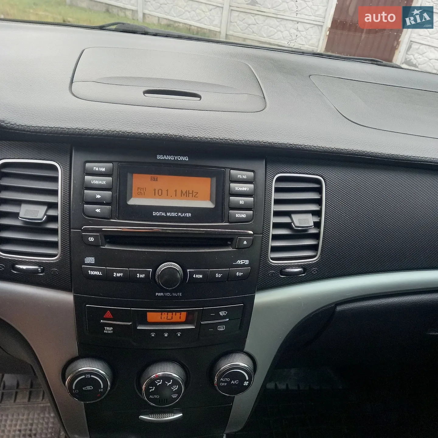 2011 SsangYong Korando - мініатюра 16