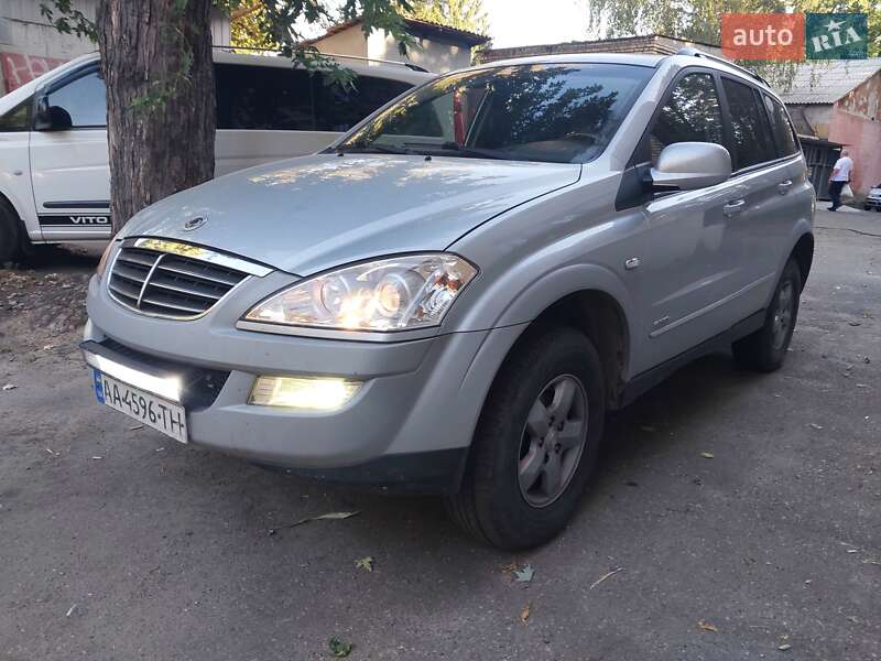 Позашляховик / Кросовер SsangYong Kyron 2010 в 
