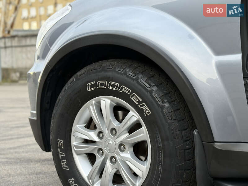 Внедорожник / Кроссовер SsangYong Rexton 2012 в Киеве