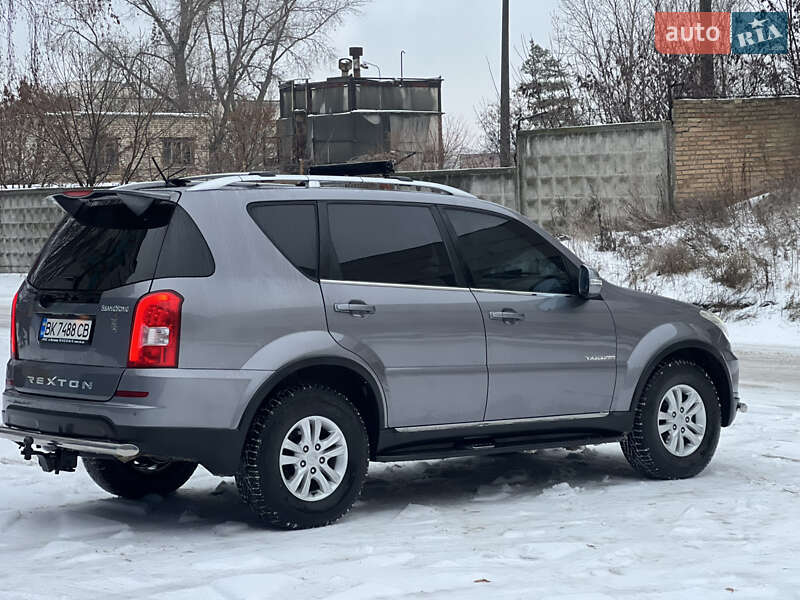 Внедорожник / Кроссовер SsangYong Rexton 2014 в Киеве