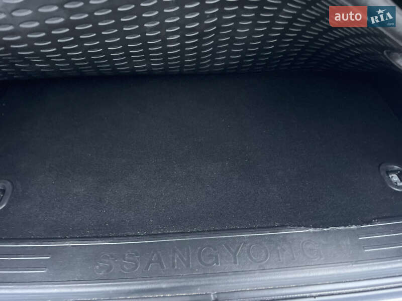 Внедорожник / Кроссовер SsangYong Rexton 2014 в Киеве