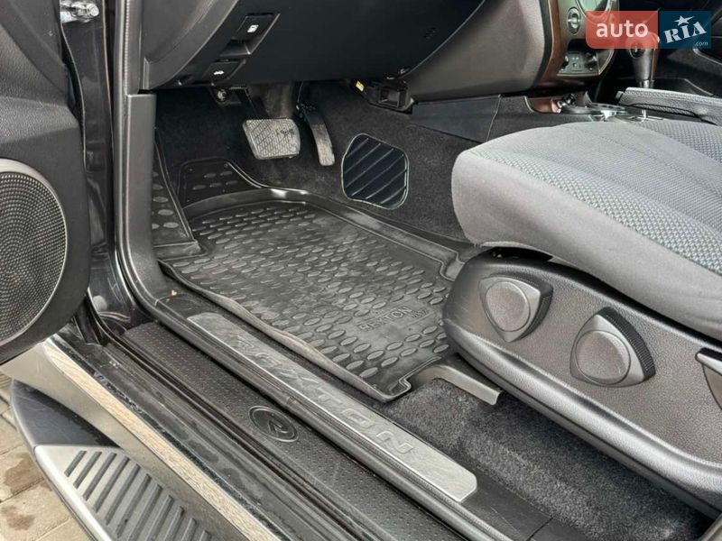 Внедорожник / Кроссовер SsangYong Rexton 2012 в Южном