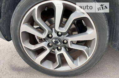 Внедорожник / Кроссовер SsangYong Tivoli 2015 в 