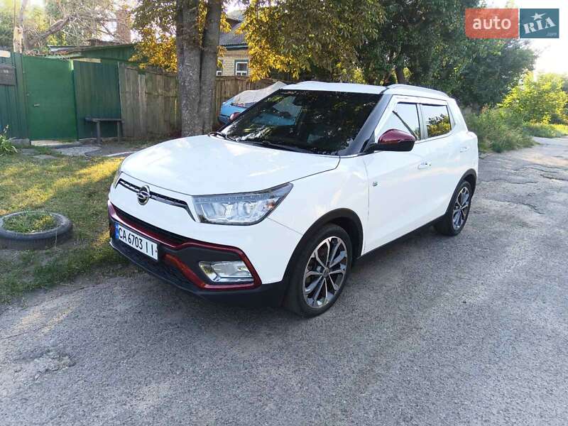 Позашляховик / Кросовер SsangYong Tivoli 2017 в 