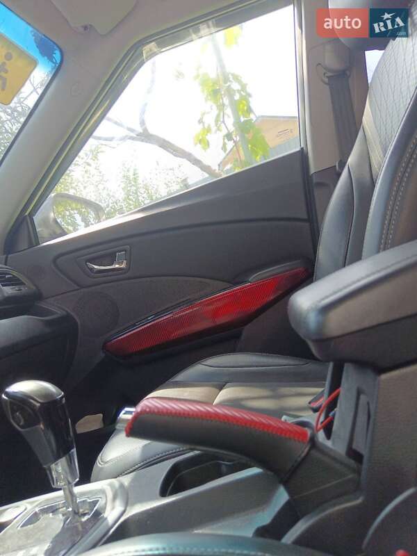 Внедорожник / Кроссовер SsangYong Tivoli 2017 в Черкассах фото 38 Внедорожник / Кроссовер SsangYong Tivoli 2017 в Черкассах