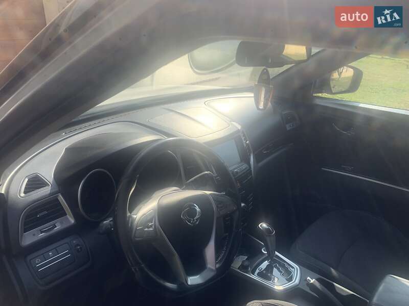 Внедорожник / Кроссовер SsangYong Tivoli 2015 в Ужгороде