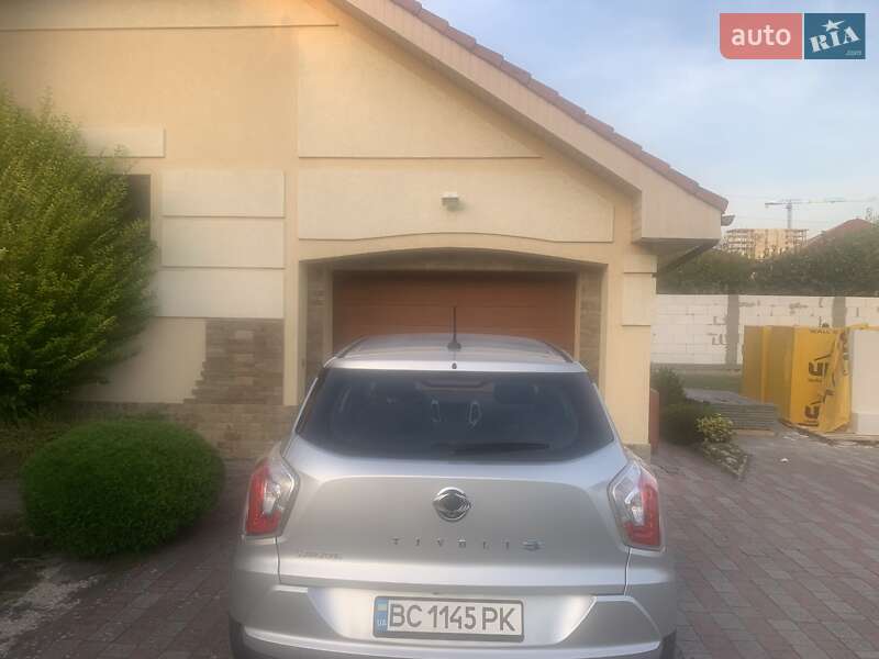 Внедорожник / Кроссовер SsangYong Tivoli 2015 в Ужгороде