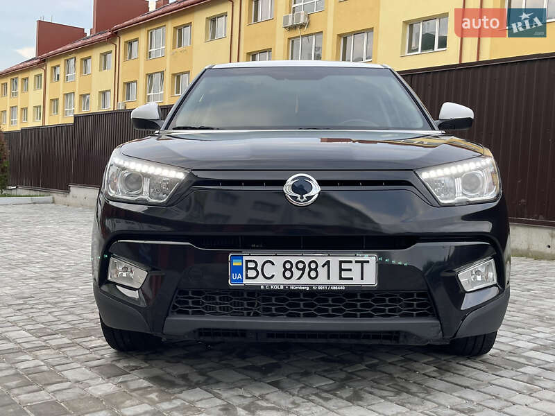 Позашляховик / Кросовер SsangYong Tivoli 2015 в Львові