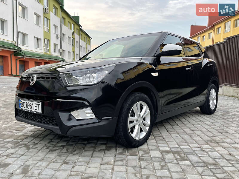Позашляховик / Кросовер SsangYong Tivoli 2015 в Львові