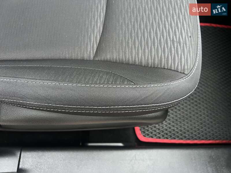 Внедорожник / Кроссовер SsangYong Tivoli 2016 в Киеве