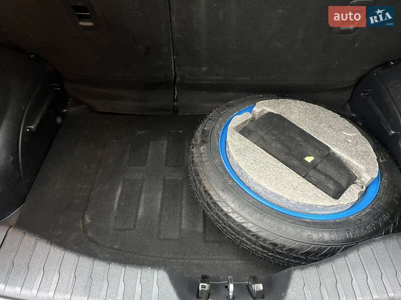 Внедорожник / Кроссовер SsangYong Tivoli 2016 в Киеве