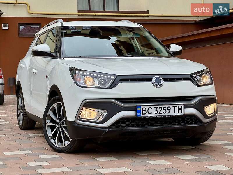 Внедорожник / Кроссовер SsangYong XLV 2016 в Стрые