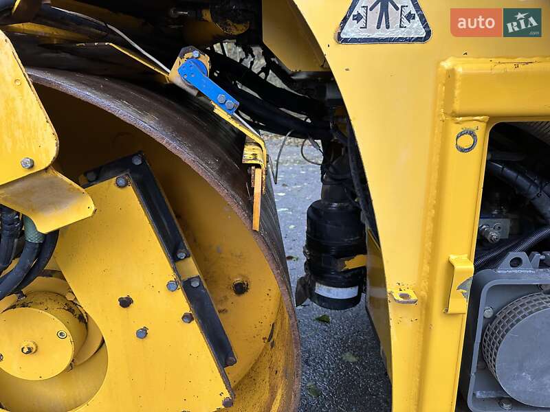 Дорожный каток Stavostroj VH-950 2000 в Хусте