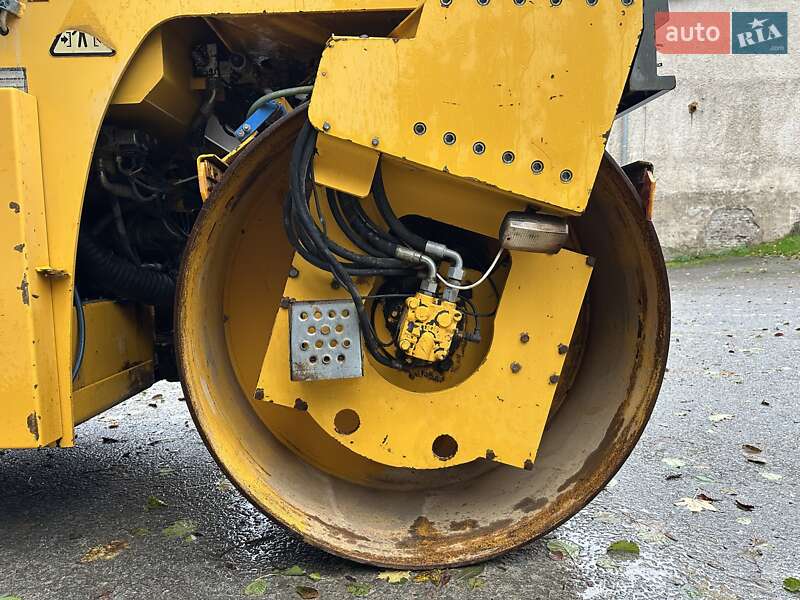 Дорожный каток Stavostroj VH-950 2000 в Хусте