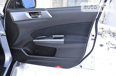 Внедорожник / Кроссовер Subaru Forester 2011 в 