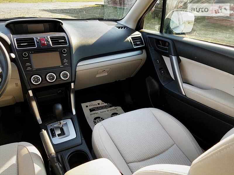 Позашляховик / Кросовер Subaru Forester 2015 в Чернівцях