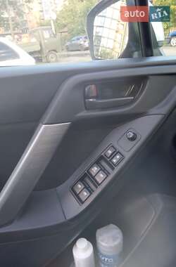 Внедорожник / Кроссовер Subaru Forester 2014 в 