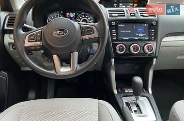 Внедорожник / Кроссовер Subaru Forester 2017 в 