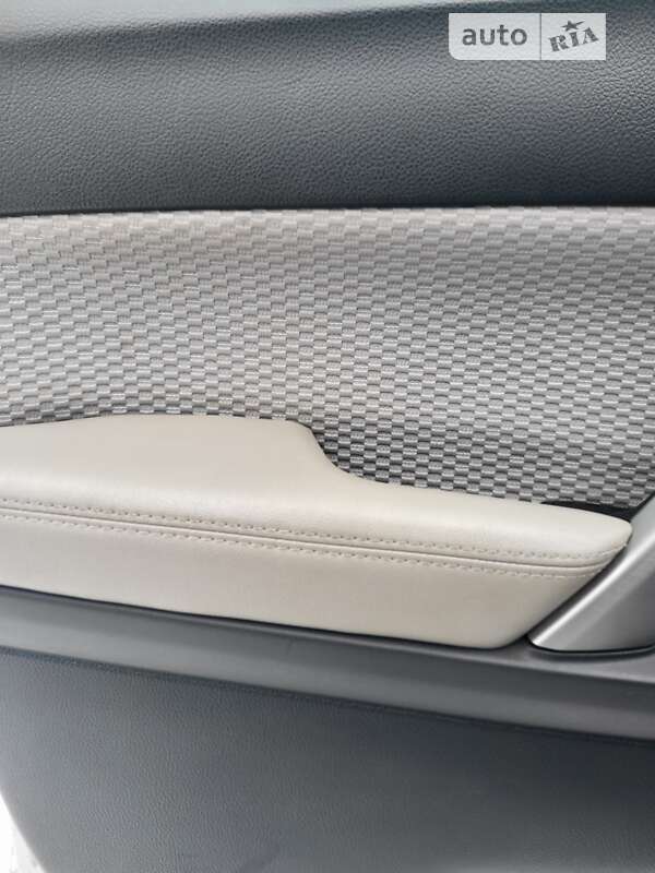 Позашляховик / Кросовер Subaru Forester 2017 в Києві