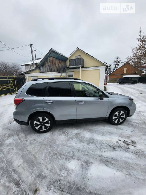 Позашляховик / Кросовер Subaru Forester 2017 в Києві