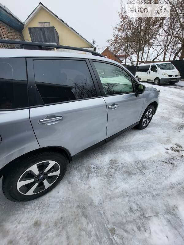 Позашляховик / Кросовер Subaru Forester 2017 в Києві